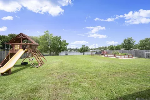 Exterior - 32953 Fox Run Dr, Walker, LA 70785 photo 4 of 5