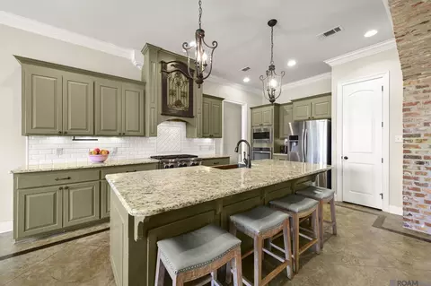 Kitchen - 32953 Fox Run Dr, Walker, LA 70785 photo 2 of 3