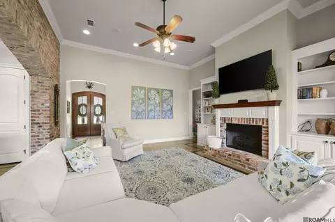 Living - 32953 Fox Run Dr, Walker, LA 70785 photo 1 of 3