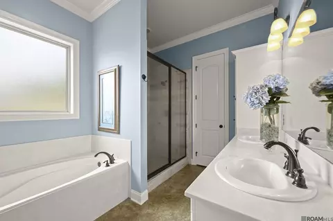 Bath - 32953 Fox Run Dr, Walker, LA 70785 photo 2 of 4