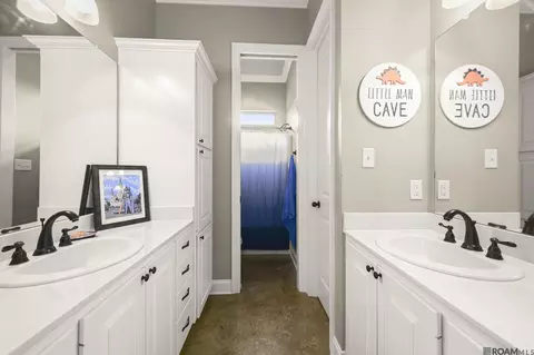 Bath - 32953 Fox Run Dr, Walker, LA 70785 photo 3 of 4