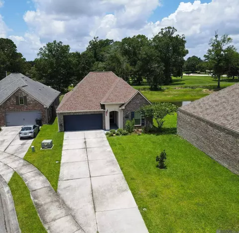 7106 Spring Gardens Dr, Baton Rouge, LA 70817