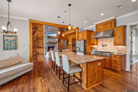 Kitchen - 27605 Patterson Rd, Springfield, LA 70462 photo 3 of 7