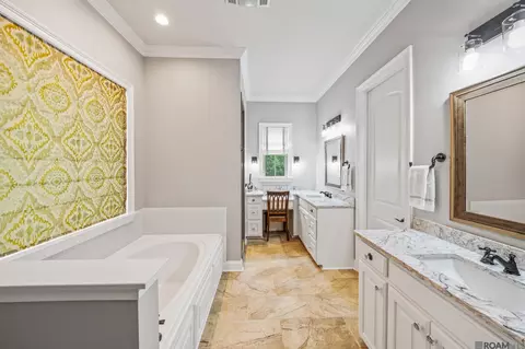 Bath - 27605 Patterson Rd, Springfield, LA 70462 photo 2 of 9