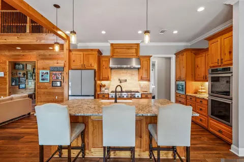 Kitchen - 27605 Patterson Rd, Springfield, LA 70462 photo 4 of 7