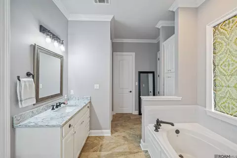 Bath - 27605 Patterson Rd, Springfield, LA 70462 photo 7 of 9