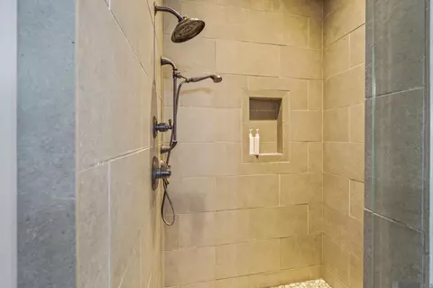 Bath - 27605 Patterson Rd, Springfield, LA 70462 photo 4 of 9
