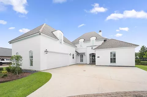 8787 Lake Carriage Dr, Baton Rouge, LA 70817
