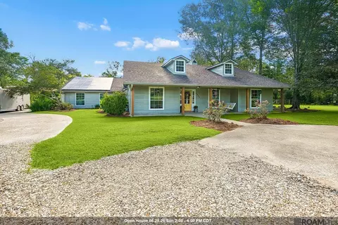 6822 Greenmeadow Dr, Greenwell Springs, LA 70739