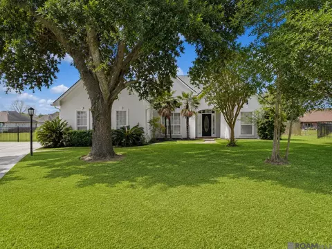 15160 S Oakleigh Ln, Prairieville, LA 70769