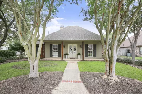 10121 Oakline Dr, Baton Rouge, LA 70809