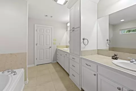 Bath - 11230 Toler St, Clinton, LA 70722 photo 1 of 3