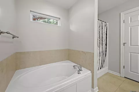 Bath - 11230 Toler St, Clinton, LA 70722 photo 2 of 3