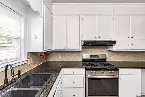Kitchen - 12805 Ina Dr, Walker, LA 70785 photo 6 of 6