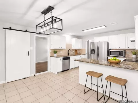 Kitchen - 12805 Ina Dr, Walker, LA 70785 photo 2 of 4