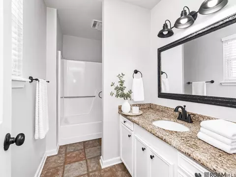 Bath - 12805 Ina Dr, Walker, LA 70785 photo 1 of 3