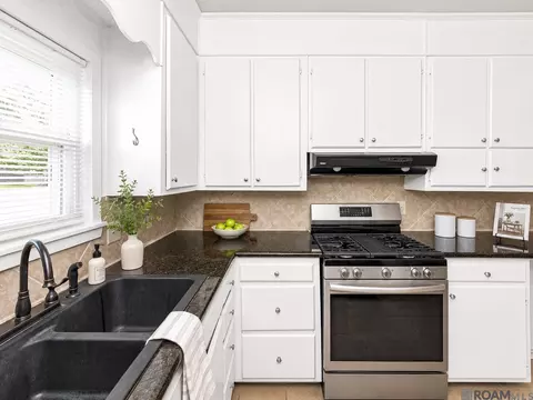 Kitchen - 12805 Ina Dr, Walker, LA 70785 photo 4 of 4