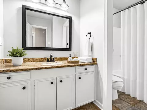 Bath - 12805 Ina Dr, Walker, LA 70785 photo 2 of 3