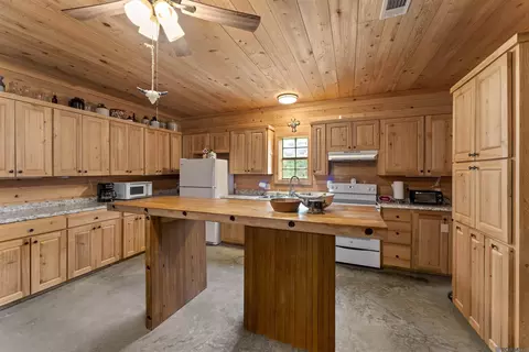 6409 Pohlman Rd, Saint Francisville, LA 70775