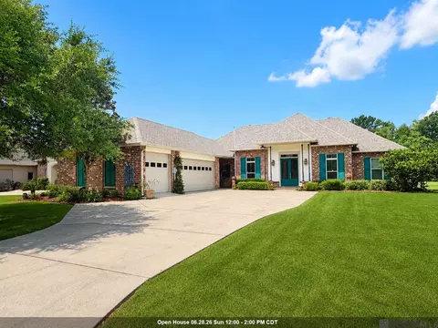 12421 Oak Alley Dr, Geismar, LA 70734