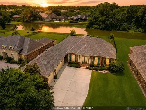 12421 Oak Alley Dr, Geismar, LA 70734