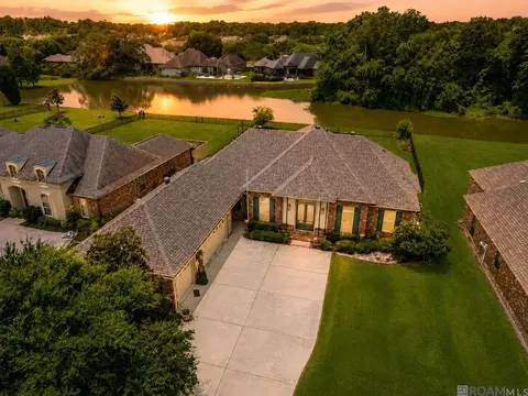 12421 Oak Alley Dr, Geismar, LA 70734