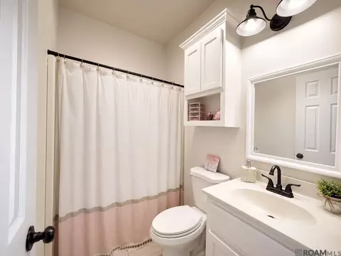 Bath - 12508 Jeremy Ct, Walker, LA 70785 photo 2 of 2