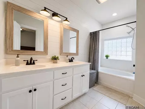 Bath - 12508 Jeremy Ct, Walker, LA 70785 photo 1 of 2