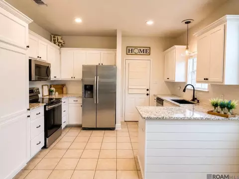 Kitchen - 12508 Jeremy Ct, Walker, LA 70785 photo 2 of 2