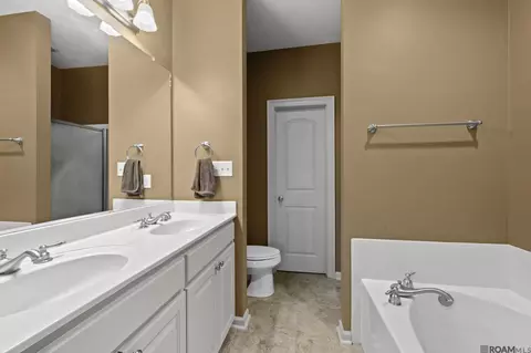 Bath - 20210 De Chene Dr, Walker, LA 70785 photo 1 of 2