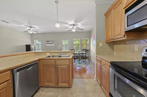 Kitchen - 20210 De Chene Dr, Walker, LA 70785 photo 3 of 3