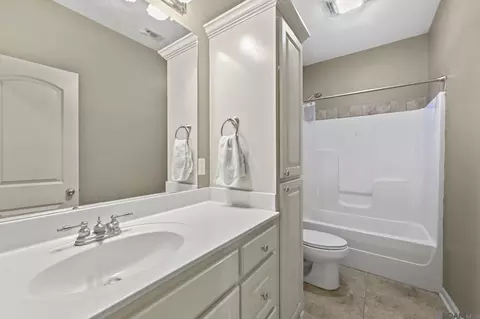 Bath - 20210 De Chene Dr, Walker, LA 70785 photo 2 of 2
