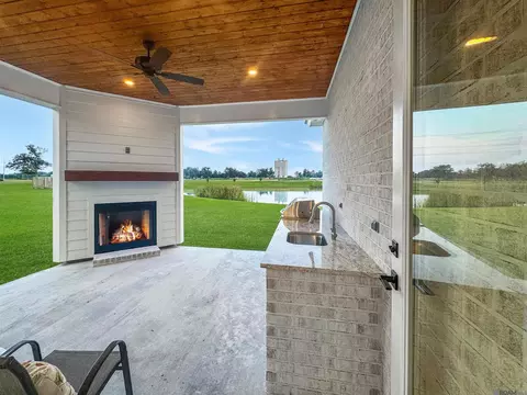 Exterior - 39551 Hernando De Soto Dr, Darrow, LA 70725 photo 3 of 7