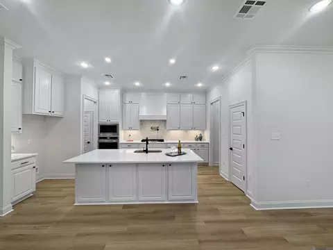 Kitchen - 39551 Hernando De Soto Dr, Darrow, LA 70725 photo 1 of 4