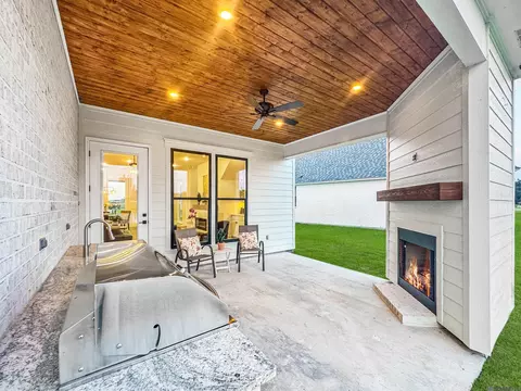 Exterior - 39551 Hernando De Soto Dr, Darrow, LA 70725 photo 4 of 7