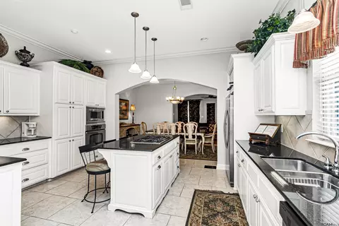 5427 Courtyard Dr, Gonzales, LA 70737
