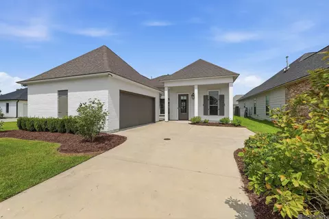 564 Silverbill Ln, Baton Rouge, LA 70810