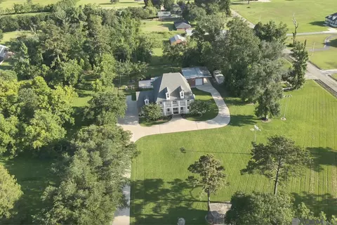 13427 Piney Pointe Rd, Gonzales, LA 70737