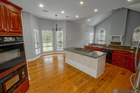 Kitchen - 14150 Lockhart Ln, Walker, LA 70785 photo 2 of 2