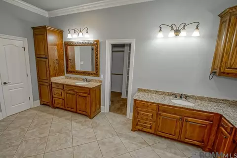 Bath - 14150 Lockhart Ln, Walker, LA 70785 photo 3 of 7