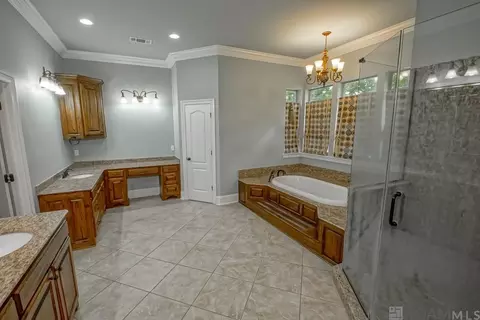 Bath - 14150 Lockhart Ln, Walker, LA 70785 photo 2 of 7