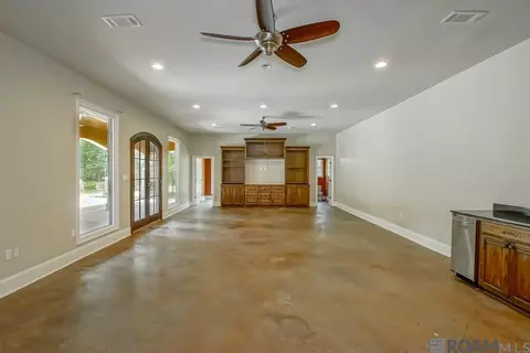 Living - 14150 Lockhart Ln, Walker, LA 70785 photo 7 of 9