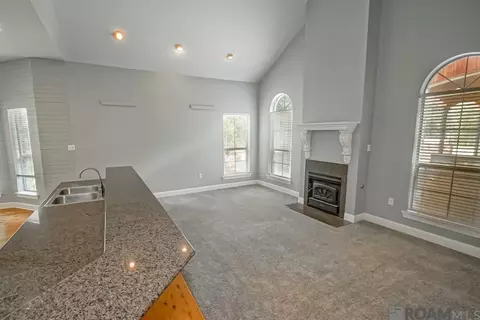Living - 14150 Lockhart Ln, Walker, LA 70785 photo 4 of 9