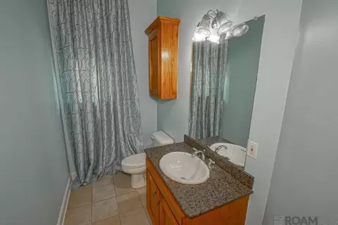 Bath - 14150 Lockhart Ln, Walker, LA 70785 photo 1 of 7