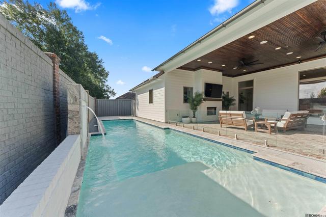 15653 Rose Meadow Dr, Baton Rouge, LA 70817