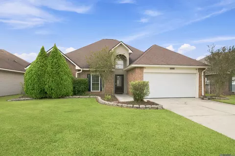23861 S Point Dr, Denham Springs, LA 70726