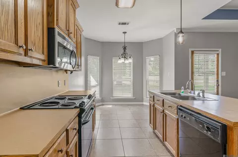 Kitchen - 16735 Blount Ln, Walker, LA 70785 photo 2 of 2