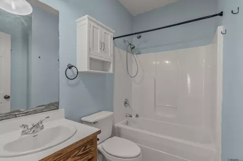 Bath - 16735 Blount Ln, Walker, LA 70785 photo 2 of 2