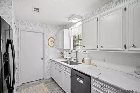 Kitchen - 26811 Pen Dr, Walker, LA 70785 photo 2 of 3