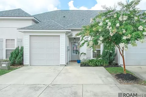 8136 Village Lake Ave, Baton Rouge, LA 70820